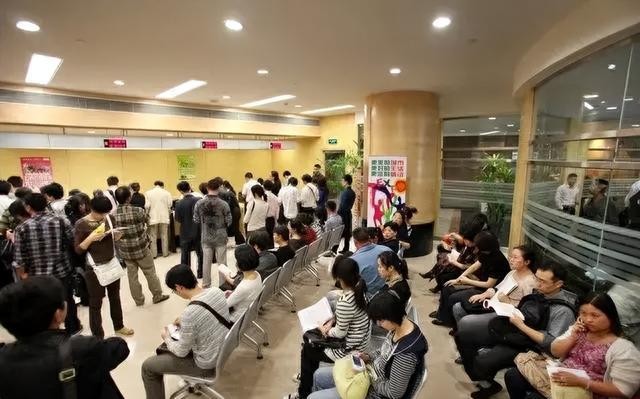 炒股开户钱存银行可以吗_炒股多少钱能开户_股票开户能赚钱吗