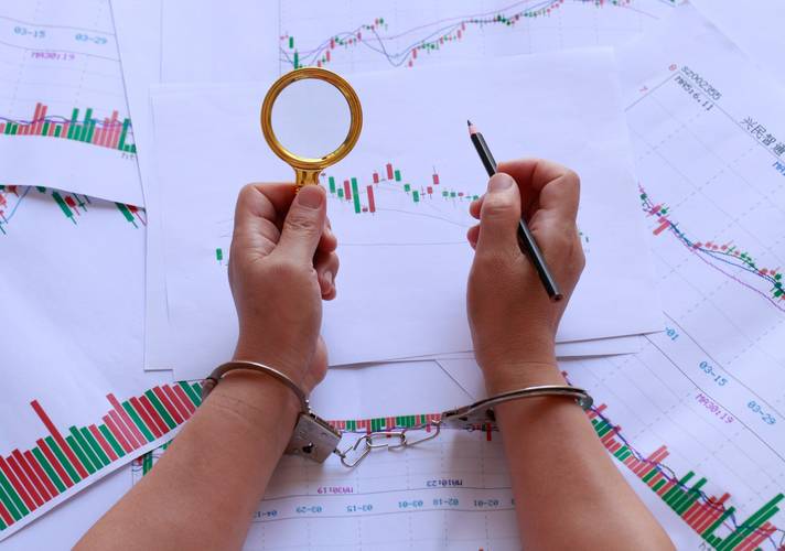 荐股骗局揭秘!代理非法平台致客户亏损540万,5人获刑 荐股骗局揭秘!代理非法平台致客户亏损540万,5人获刑