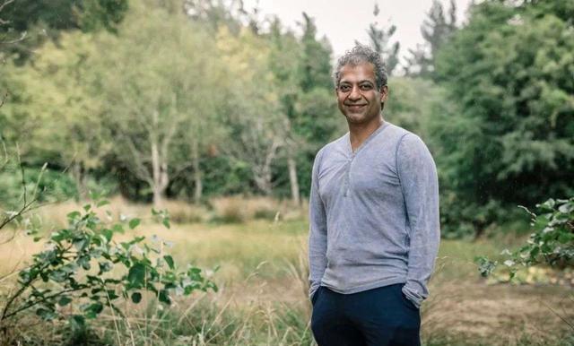 年薪百万00后差距 书架老书 翻毛边书籍_理财书籍排行