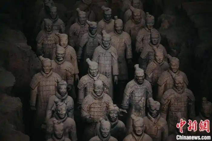 兵马俑多巴胺穿搭_秦兵马俑打水印_双眼皮兵马俑摘牌