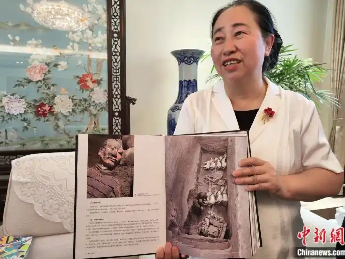 秦兵马俑打水印_双眼皮兵马俑摘牌_兵马俑多巴胺穿搭