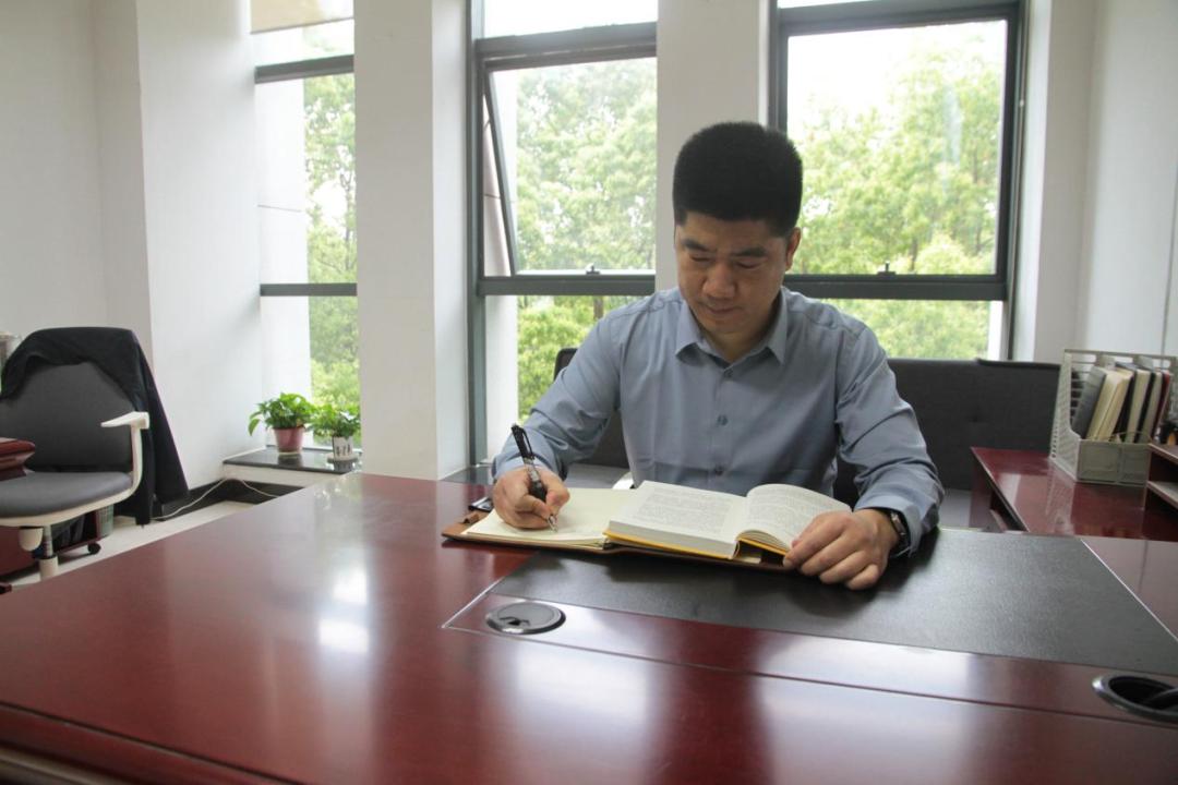 经济类书籍读后感_芜湖全民共读计划 经济学的意义 市工商联党员干部读家心得