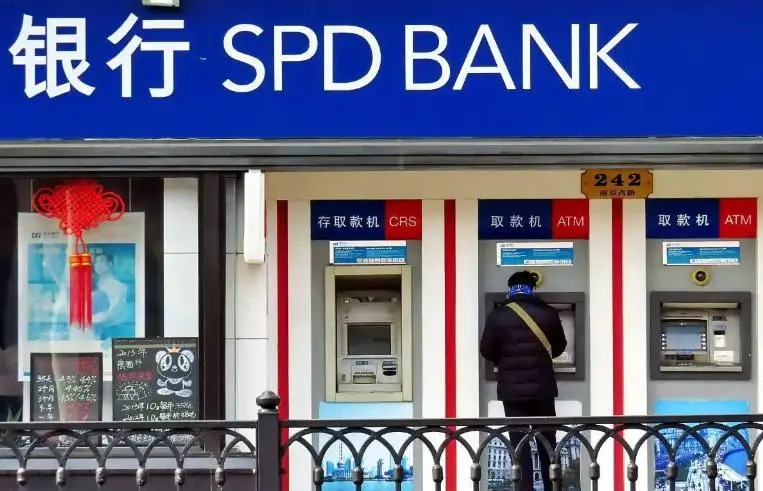 银行存钱遇推销！2025年银行存款市场变化影响普通储户